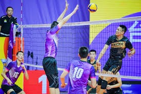 WTT香港总决赛选手城市照，王楚钦率先到达拍照地点